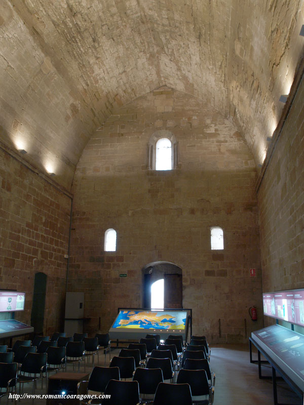 VISTA INTERIOR DEL TEMPLO REFORMADO HACIA LOS PIES.